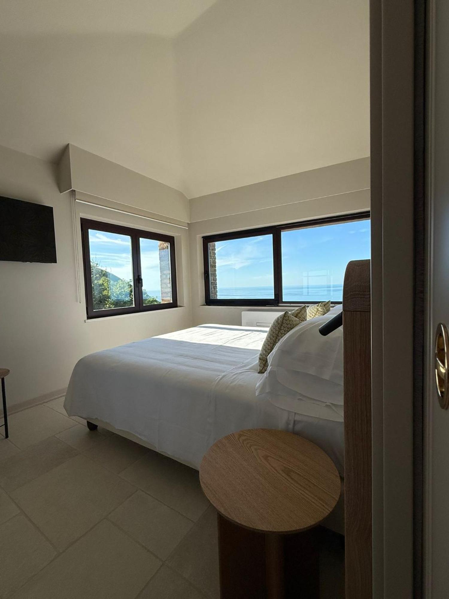 Deluxe Suite Sea View